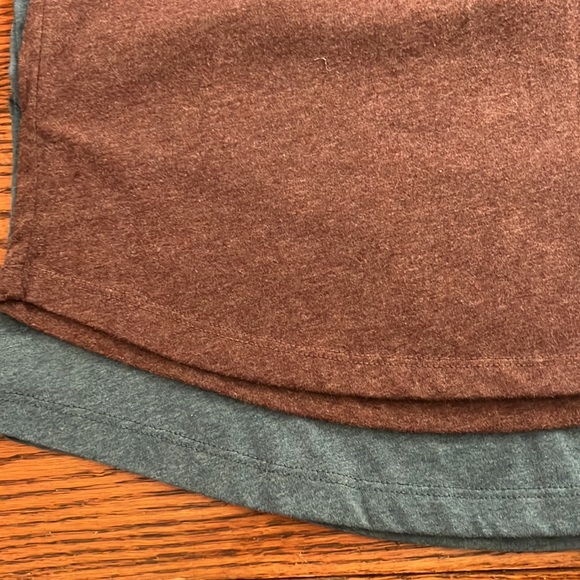 Set of Two Men’s Mutual Weave Henley’s. - Picture 4 of 5